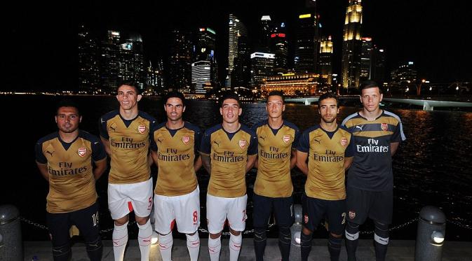 Jersey Arsenal terlihat Mewah dengan Warnah Gold